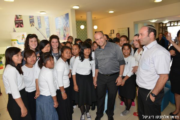 בנט: מנהלות בדרך כלל יותר מוצלחות ממנהלים