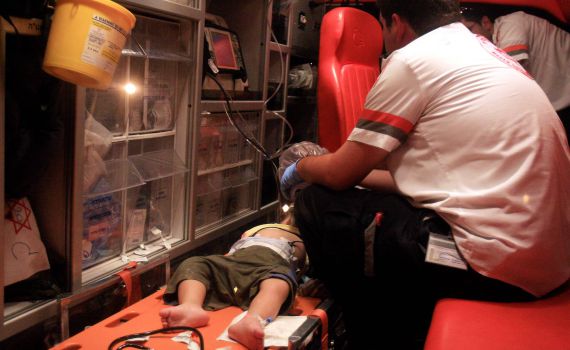 אלעד: בן שנתיים יצא מהבית ונלכד תחת רכב