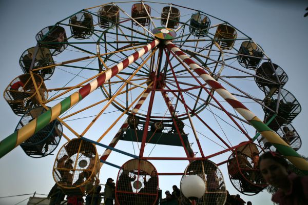 על חורבות נצרים בנו הפלסטינים לונה פארק