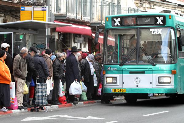 "לא ייתכן שמאות אנשים ייאלצו להידחף כדי להיכנס לאוטובוס"