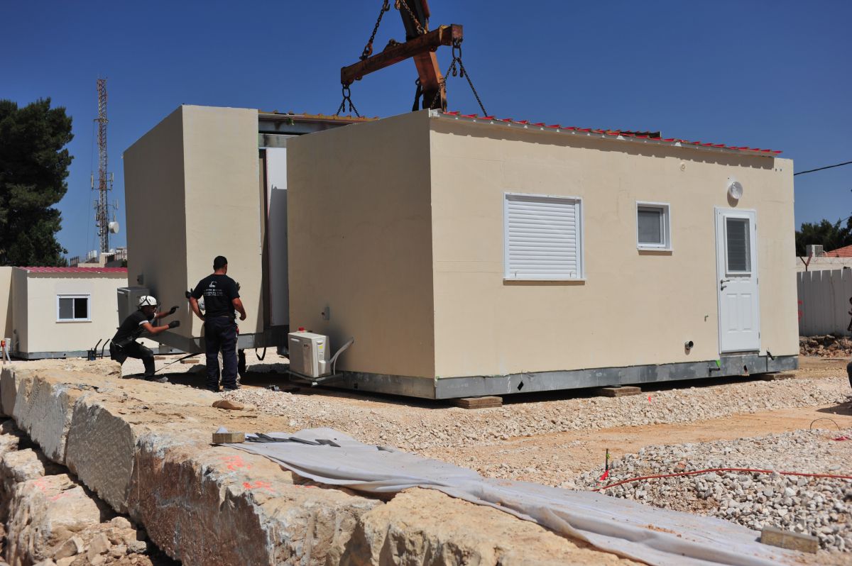 עשור לגירוש: 180 משפחות עדיין בלי בית