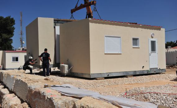 עשור לגירוש: 180 משפחות עדיין בלי בית