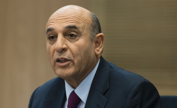 למרות החשש: מופז נחת בלונדון ולא נעצר