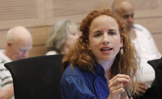 סתיו שפיר: זו לא אחדות, אם אוסרים שירת נשים