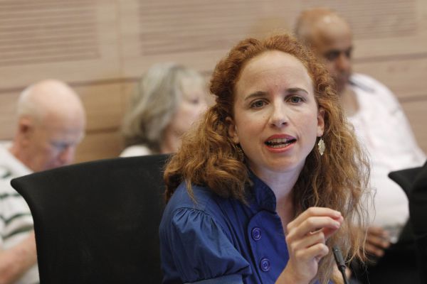 סתיו שפיר: זו לא אחדות, אם אוסרים שירת נשים