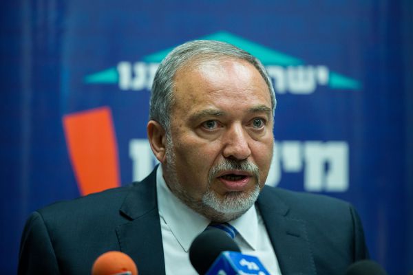 "נתניהו הוא לא ימין ולא שמאל אלא מיסטר זיגזג"