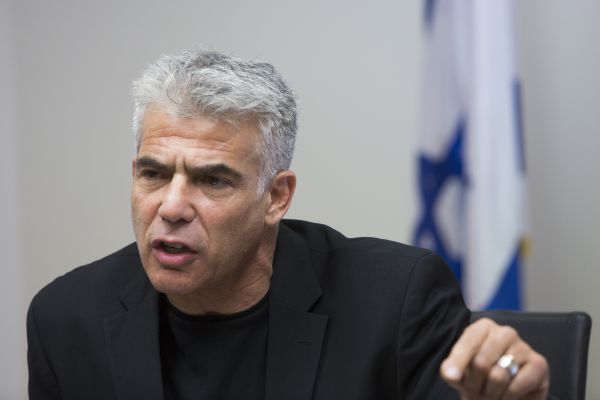 לפיד: אסור שחזן יהיה חשוף לסודות של ישראל"