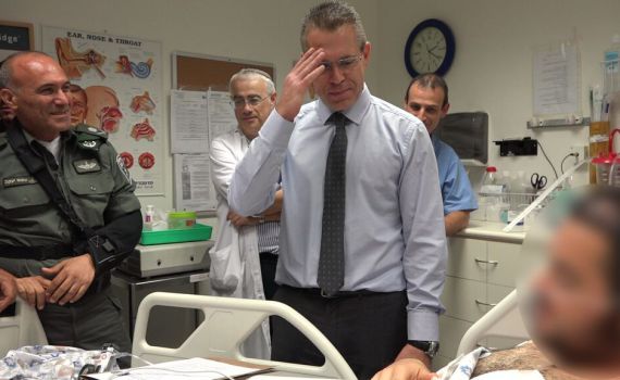 ארדן ביקר את הלוחם הפצוע: "אתה גיבור אמיתי"