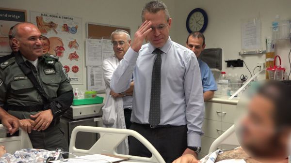 ארדן ביקר את הלוחם הפצוע: "אתה גיבור אמיתי"