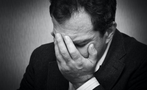 ראש ישיבה הושעה בשל תלונות על "מגע עם נשים"