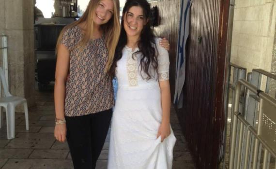 סורבה להיכנס להר הבית בגלל שמלת כלה