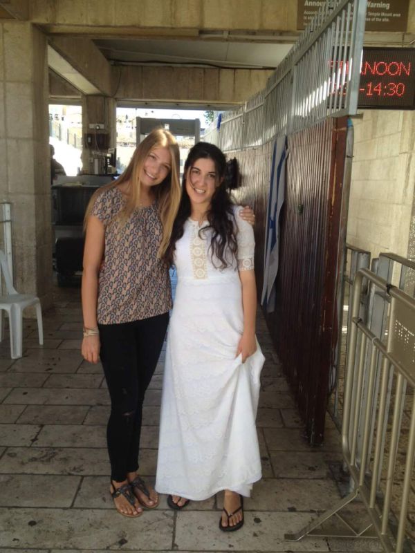 סורבה להיכנס להר הבית בגלל שמלת כלה