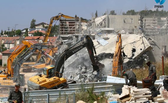 הטרקטורים הורסים את בתי דריינוף