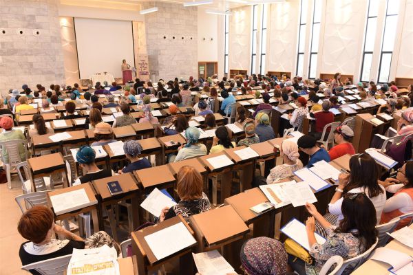 אלפים בכנס לימוד התנ"ך לאורם של גדולי ישראל