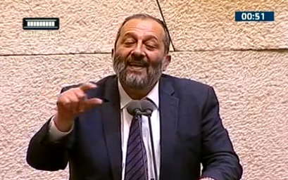 קרקס בכנסת: שטייניץ נרדם, דרעי משך זמן. צפו