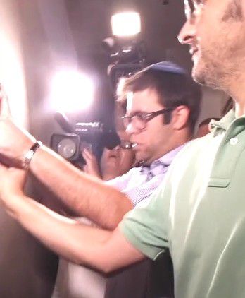 עמית סגל: האם בשביל א״י מותר להמר ולסרסר?