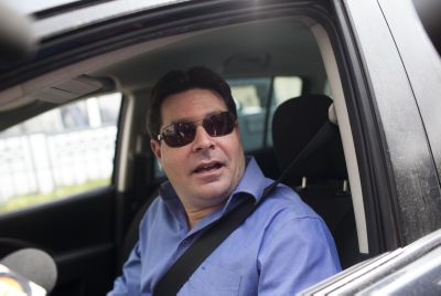 האזינו; אקוניס מחקה את הרצוג בשידור חי