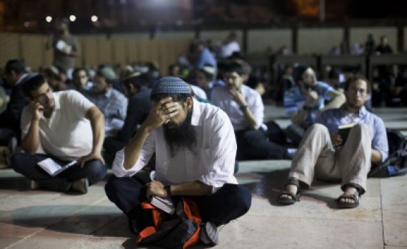 שו"ת: תשעה באב שחל במוצאי שבת