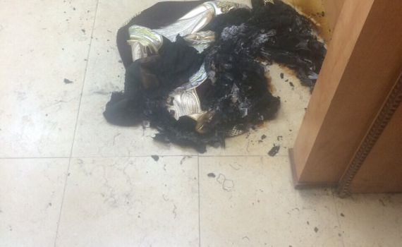 זעזוע: שרפו פרוכת וריססו צלב קרס בבית כנסת
