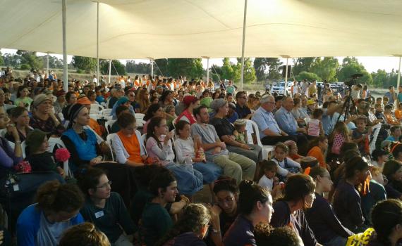 מאות מגורשי גוש קטיף הגיעו למחסום כיסופים