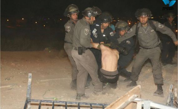 גם הלילה: עימותים בין השוטרים למפגינים בבית אל