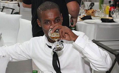 התעלם מקריאות החיילים והשאיר תיק על הגדר