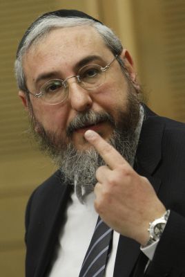 הרב אמסלם נגד בניזרי: "עז פנים ומחוצף"