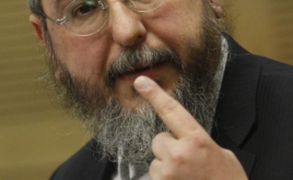 הרב אמסלם נגד בניזרי: "עז פנים ומחוצף"