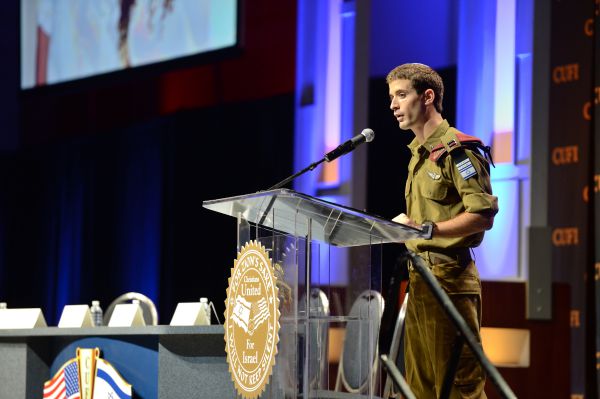 צור גולדין: "באתי להחזיר את אחי התאום הביתה"