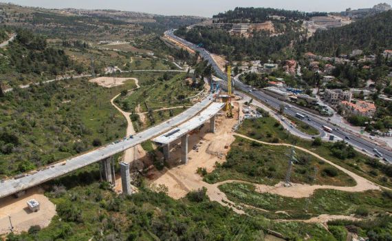 בקרוב הקלה: הושלמה בניית גשר מוצא בכביש 1