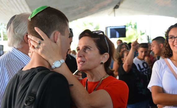 בשירה ובריקודים: חיילי ההסדר הגיעו לבקו"ם