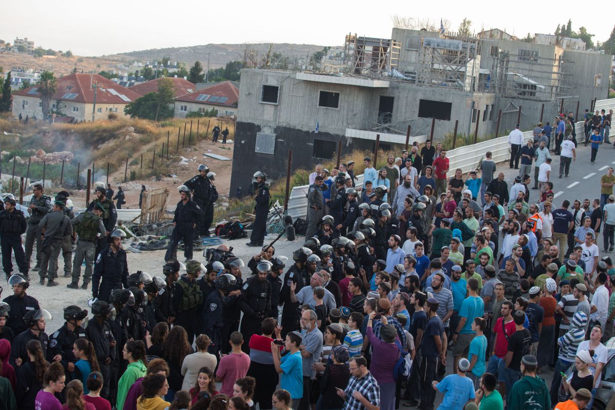 שידור חי מבתי דריינוף בבית אל ומשא-נור. צפו