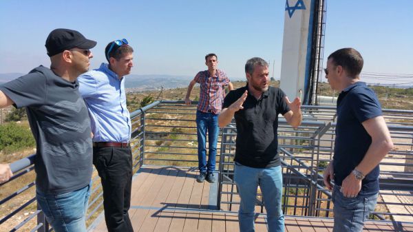 אלדד יניב שבר את החרם על ההתנחלויות