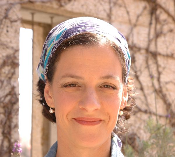 אפרת שפירא רוזנברג תחליף את אמילי עמרוסי