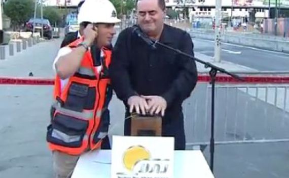 השר כץ לחץ על השאלטר, הגשר קרס; צפו