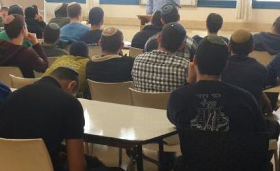 'הארץ': אורי אריאל לחץ להקים מכינה ללא היתרים