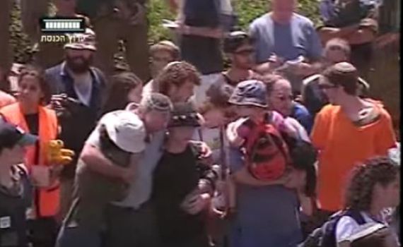 4 מגורשים מספרים; צפו בסרט "נגמרו הדמעות"