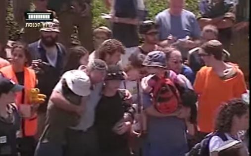 4 מגורשים מספרים; צפו בסרט "נגמרו הדמעות"