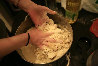 האם טקס הפרשת חלה נוגד את היהדות?