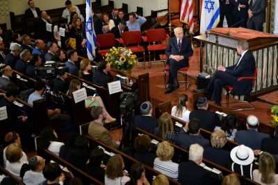 מכה לנתניהו: מאות רבנים תומכים באובמה