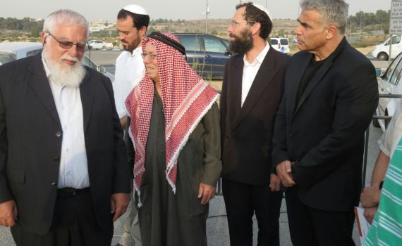 לפיד: 'באנו לתבוע את כבודו של הקדוש ברוך הוא'