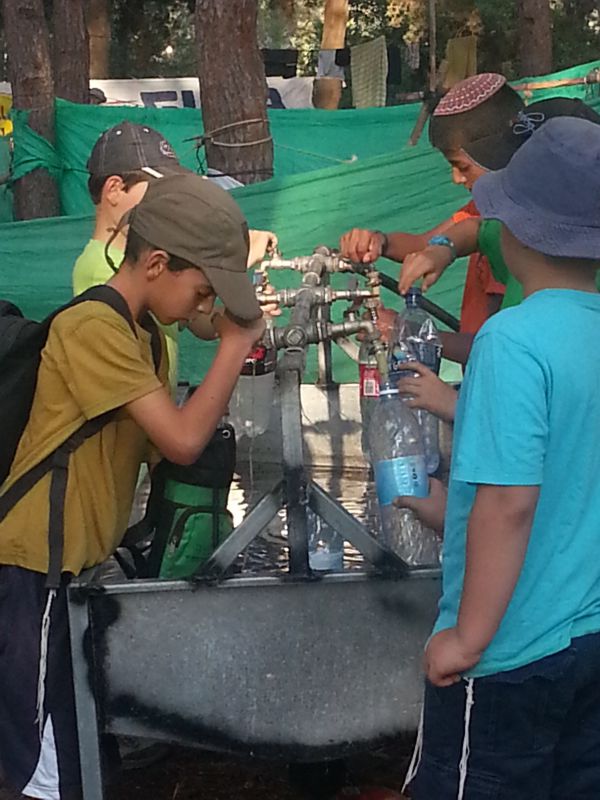 בשל עומס החום: הופעה במקום טיול במחנה הקיץ