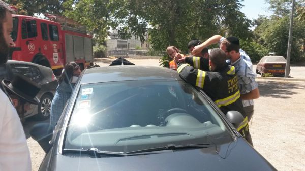 ירושלים: פעוט ננעל ברכב וחולץ לאחר רבע שעה