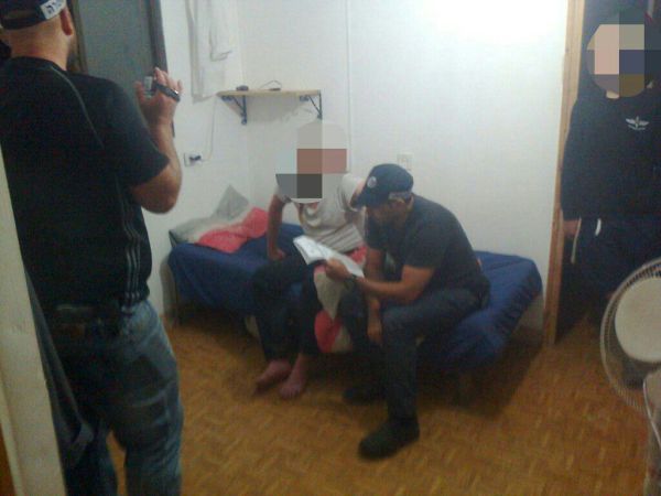 "מחלקים צווים מנהליים כמו לחמניות טריות"