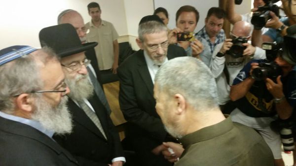 רבני צהר הגיעו לבקר את פצועי השריפה בדומא