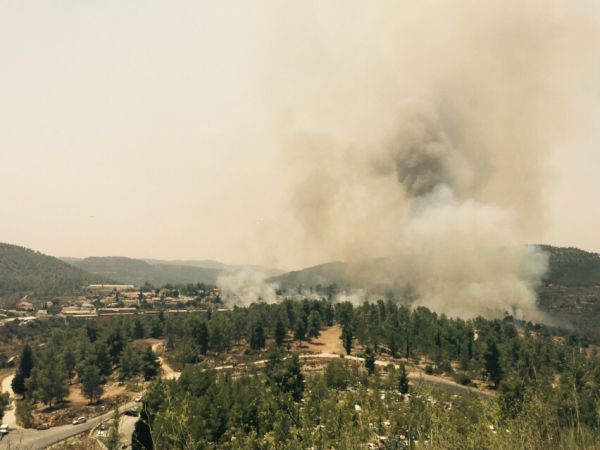 שרפת ענק בהרי ירושלים; הישוב אבן ספיר פונה