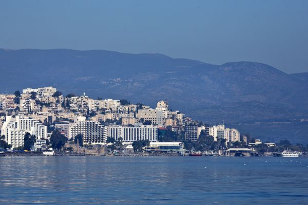 צפו: הרב אלון בסטנד-אפ על טיולים בטבריה
