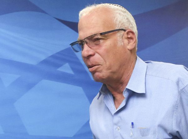 "כל חוזה המחייב לעבוד בשבת מפלה ויש לבטלו"