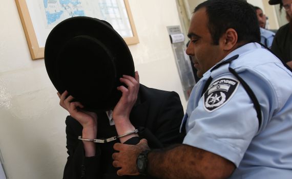 חרדי נעצר בירושלים: ירק על נערה במכנסיים