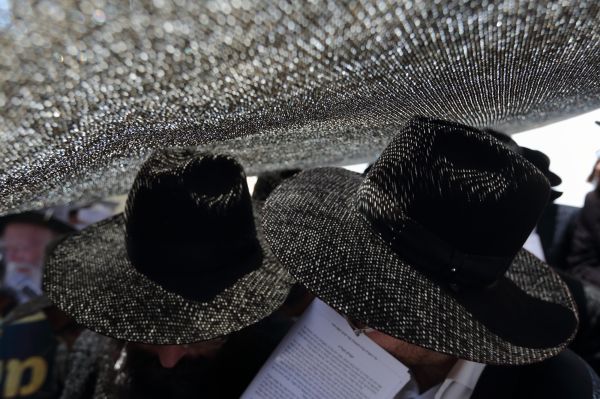 דעה: אסור לנו להפנות את הגב לאחינו החרדים